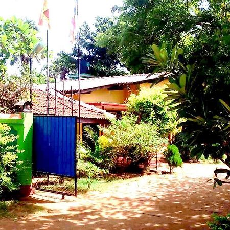 Amila Guest Trincomalee Exterior foto