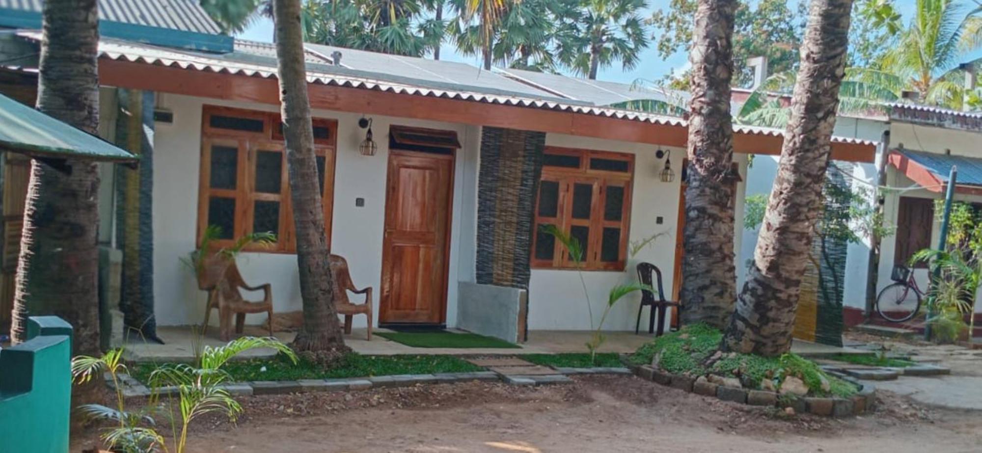 Amila Guest Trincomalee Exterior foto