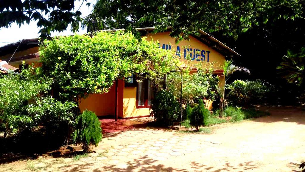 Amila Guest Trincomalee Exterior foto