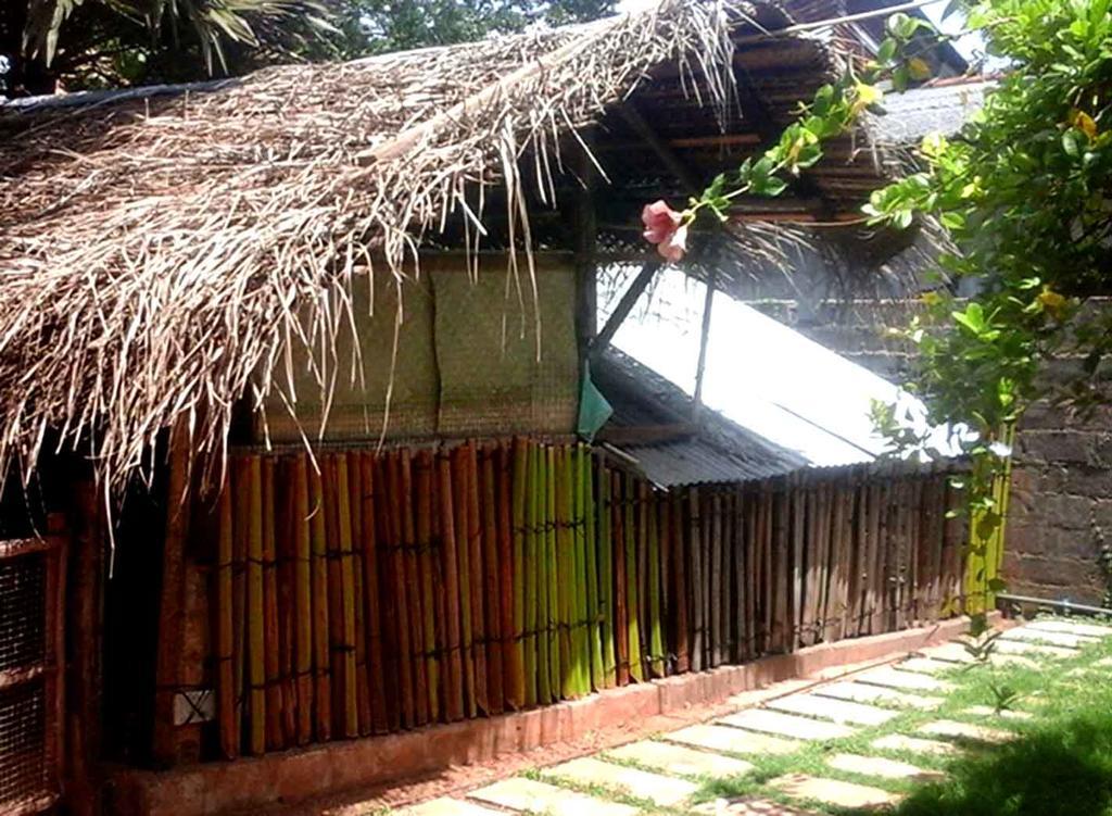 Amila Guest Trincomalee Exterior foto