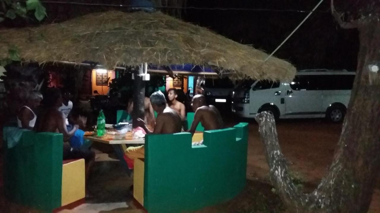 Amila Guest Trincomalee Exterior foto